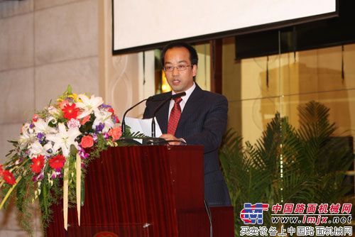 “安徽省冷再生机械施工工艺及装备发展”研讨会顺利召开