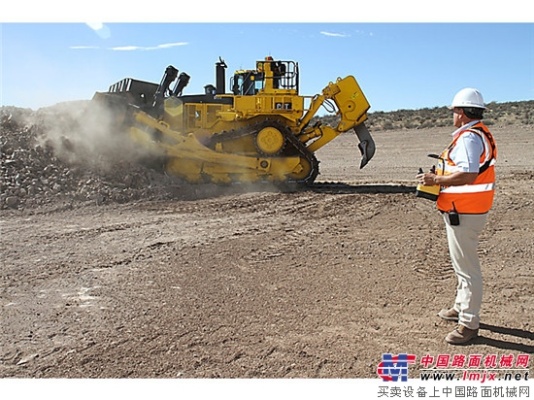 卡特彼勒远程控制推土技术助力矿业客户实现安全操作
