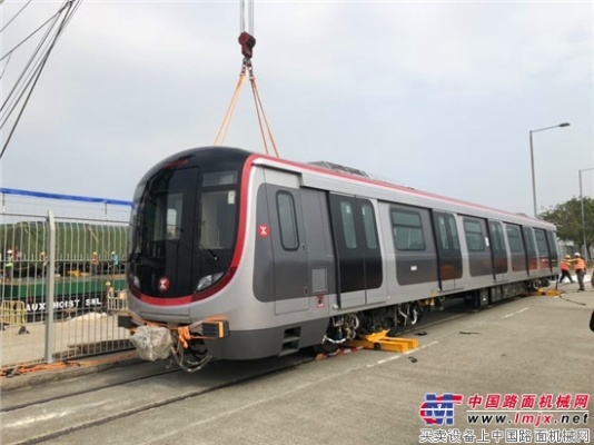 “中车四方造”地铁列车运抵香港 今年年底开跑