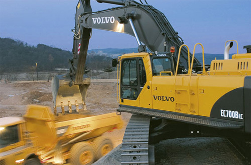 沃尔沃 EC700B 履带式挖掘机