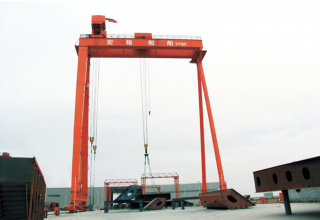 华中建机MUhz造船专用龙门吊高清图 - 外观