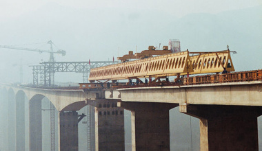 华中建机HZQ系列公路架桥机高清图 - 外观