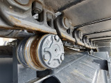 【下车架】密封和润滑的底盘以及重型焊接X架提供了坚实、稳定的平台；具有斜面设计的履带架防止材料堆积，减少清洁时间。