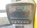 【大屏幕智能显示器】1、界面清晰、操作简单；
2、实时切换中英文显示，监控发动机的水温、燃油油位、机油压力、蓄电池电压等重要参数；
3、先进的GPS全球定位系统，及时回传信息，监控挖掘机的运行状态。