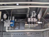 【工作液压系统】进口德国力士乐液压元件，整车全液压驱动，确保各系统的平稳运转。