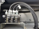【工作液压系统】进口德国力士乐液压元件，整车全液压驱动，确保各系统的平稳运转。