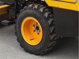 【轮胎】采用国际名牌加宽加厚橡胶轮胎，爬坡抓地平稳强劲。