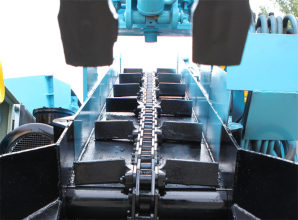 【输送刮板】刮板宽度520mm，高度80mm，更方便传送大块物料。