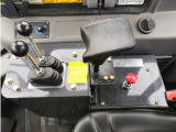 【制动系统】1、储气筒与加力泵放置在车架外侧，日常维护与保养更加方便；
2、采用断气刹，驻车制动效果好且方便。