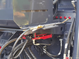 【柴油喷洒装置】配置电动柴油喷洒装置，便于沥青清理，减少日常维保时间。