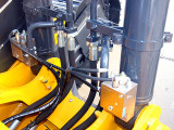 【液压系统】液压系统	采用原装进口德国林德负载敏感液压系统；正常工作压力36MPa，系统整体反应灵敏，可靠性高；最高耐压可达42MPa，能发挥更大的挖掘力。
