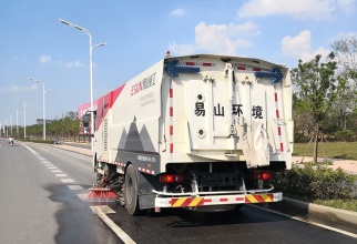 易山重工ESN5180TXS清扫车洗扫车扫路车清洗车（可租赁）高清图 - 外观