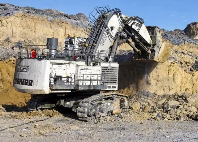 利勃海尔 R9250 矿用液压挖掘机