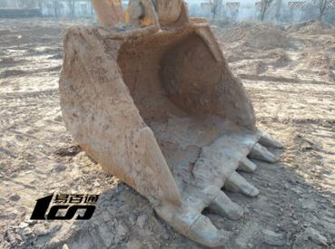 河南54萬元出售8成新龍工二手LG6360挖掘機
